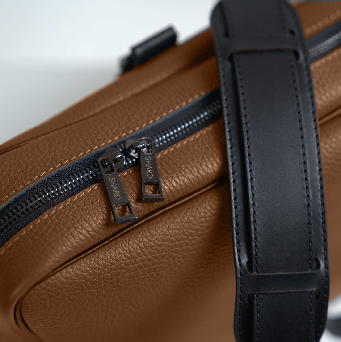 Taška na notebook s popruhem Esence