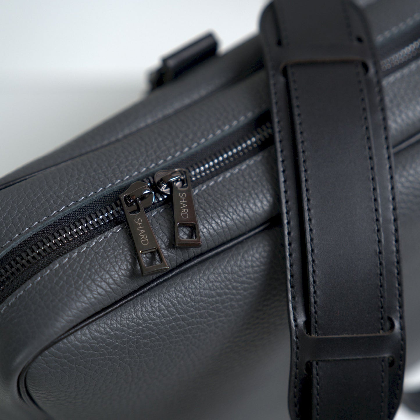 Taška na notebook s popruhem Esence