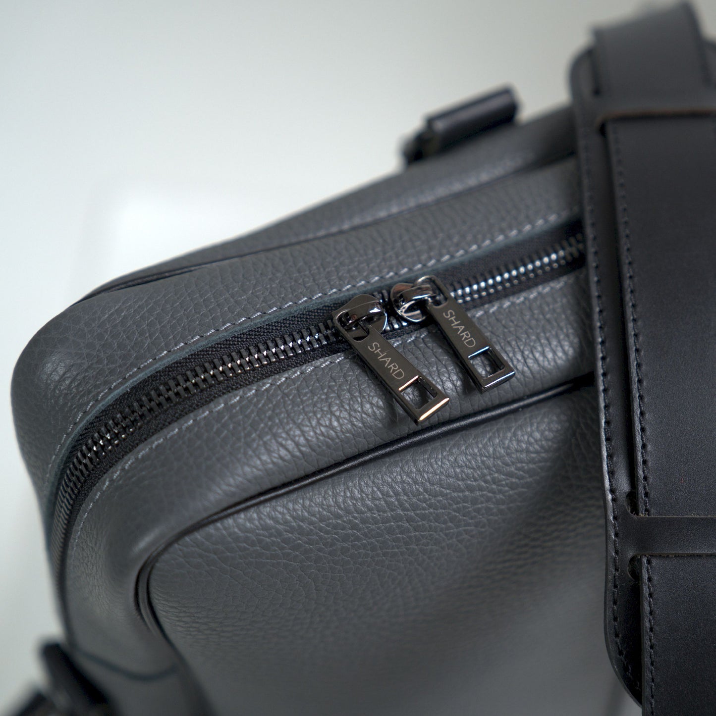 Taška na notebook s popruhem Esence